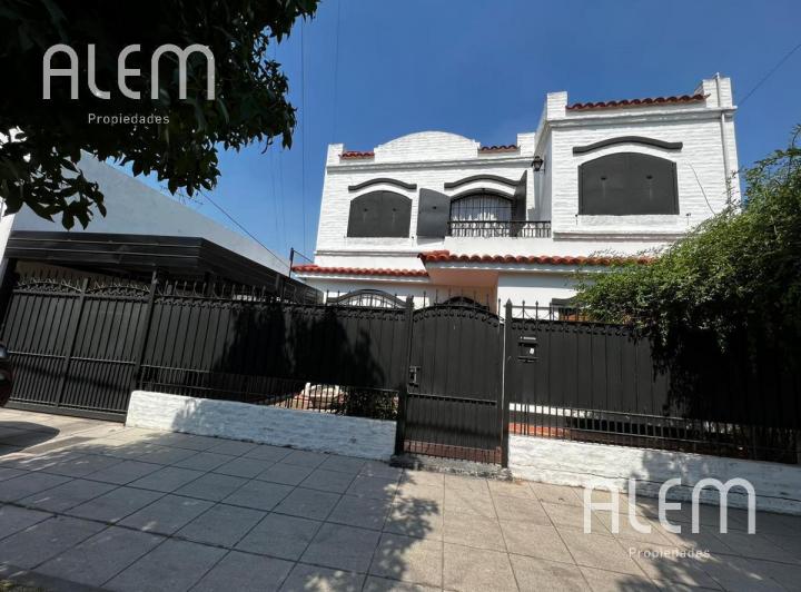 Casa · 190m² · 4 Ambientes · 3 Cocheras