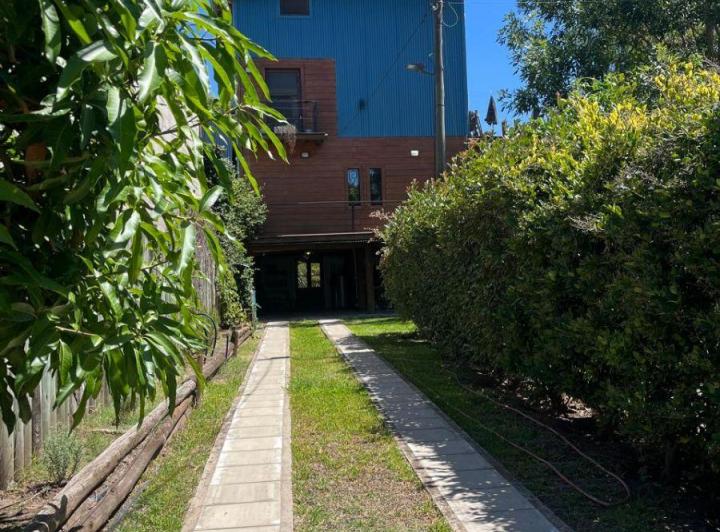 Casa · 140m² · 5 Ambientes · 4 Cocheras