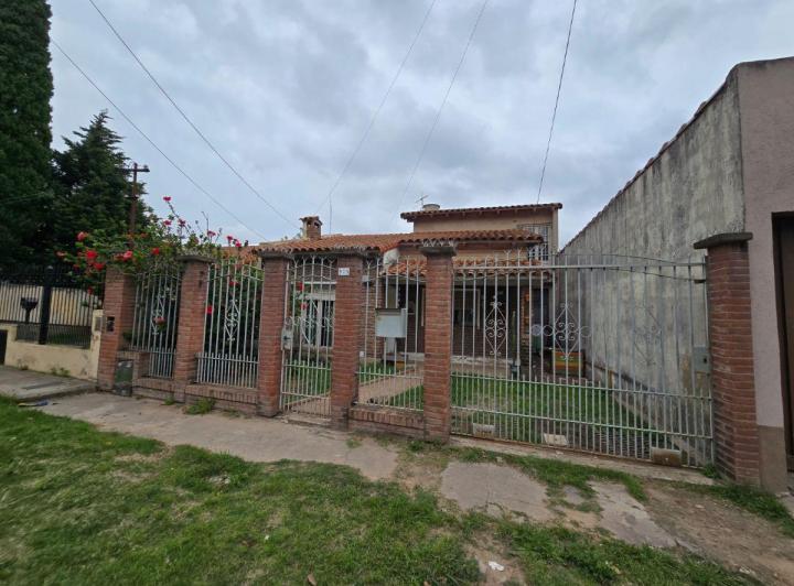Casa · 170m² · 4 Ambientes · 1 Cochera
