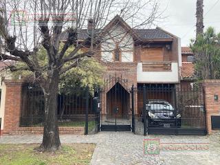 Casa · 210m² · 4 Ambientes · 2 Cocheras