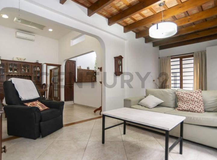 Casa · 300m² · 5 Ambientes · 3 Cocheras