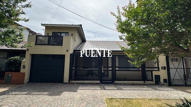 Casa · 159m² · 4 Ambientes · 2 Cocheras