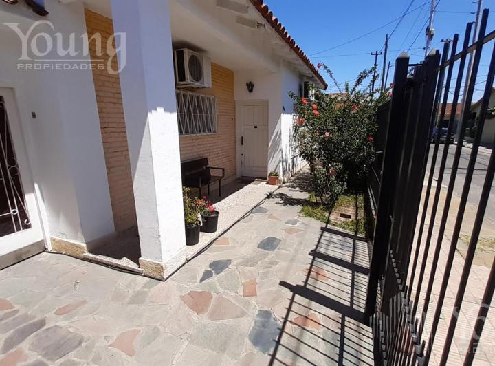 Casa · 200m² · 4 Ambientes · 2 Cocheras