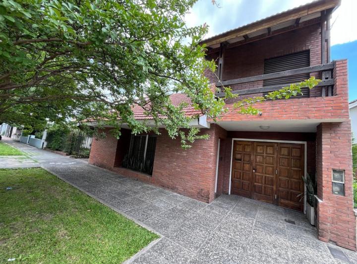 Casa · 115m² · 5 Ambientes · 2 Cocheras