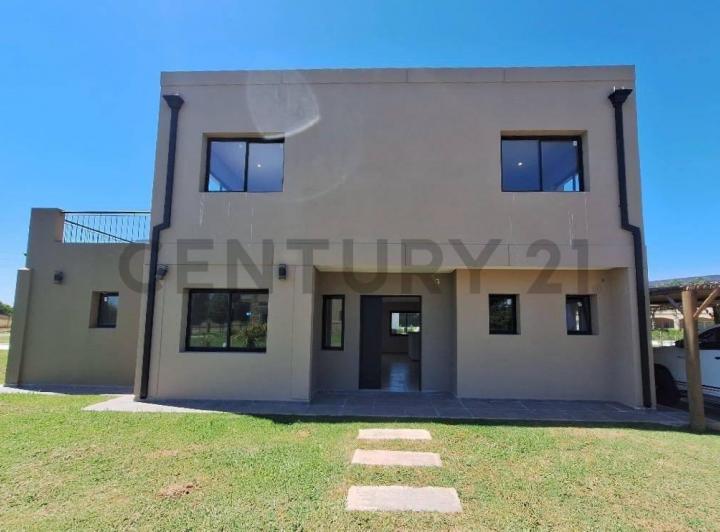 Casa · 219m² · 5 Ambientes · 2 Cocheras