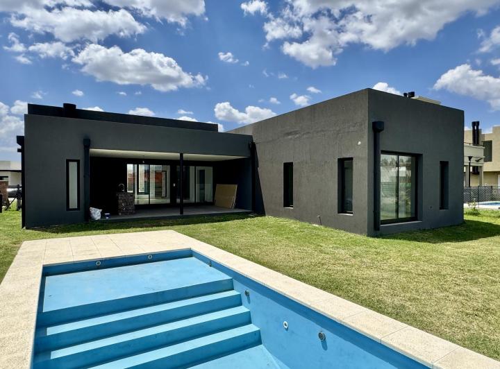 Casa · 164m² · 5 Ambientes · 2 Cocheras