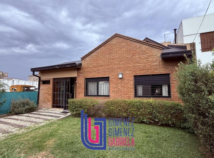 Casa · 137m² · 5 Ambientes · 2 Cocheras