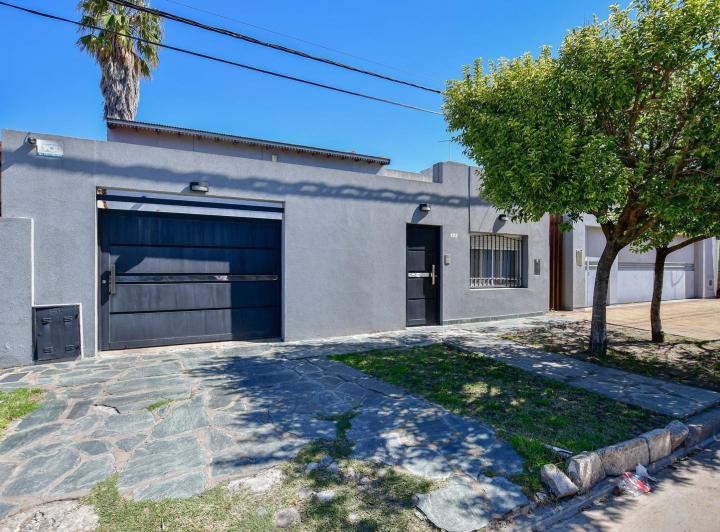 Casa · 182m² · 5 Ambientes · 2 Cocheras