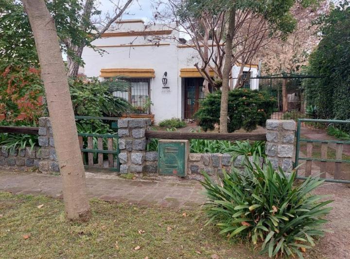 Casa · 675m² · 3 Dormitorios