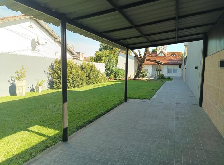 Casa · 160m² · 5 Ambientes · 3 Cocheras