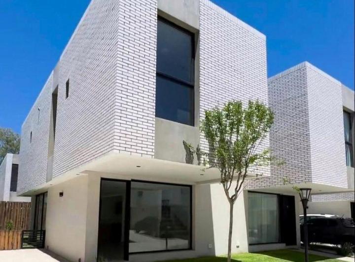 Casa · 123m² · 4 Ambientes · 2 Cocheras