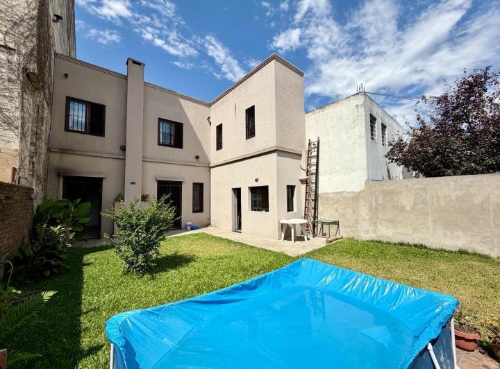 Casa · 238m² · 4 Ambientes · 1 Cochera