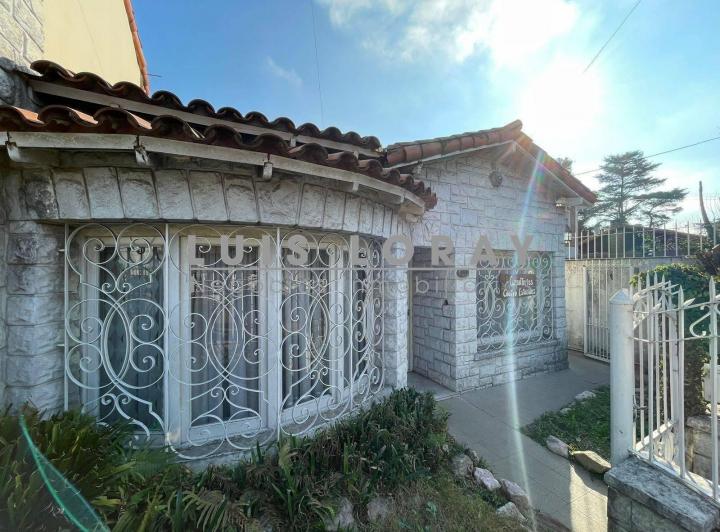 Casa · 303m² · 3 Ambientes · 1 Cochera