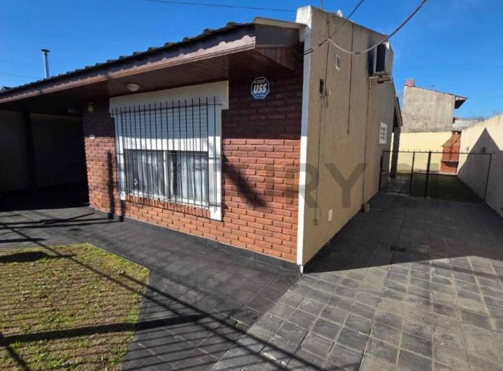 Casa · 210m² · 3 Ambientes · 1 Cochera