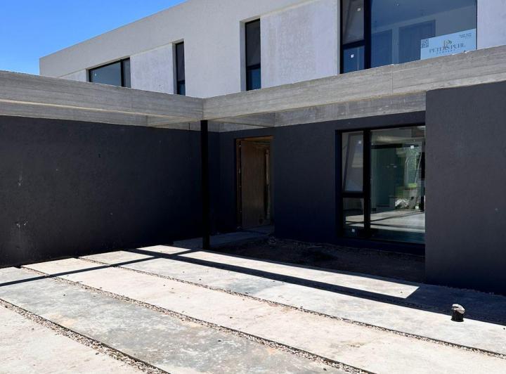 Casa · 150m² · 3 Dormitorios · 3 Cocheras