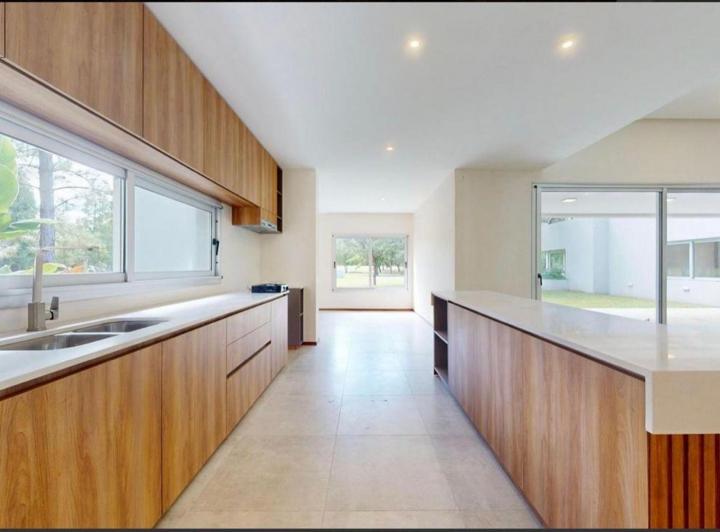 Casa · 186m² · 5 Ambientes · 2 Cocheras