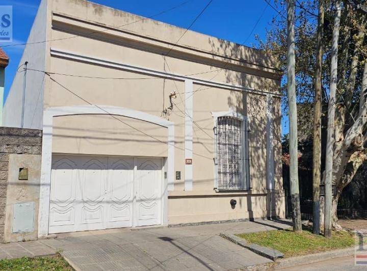 Casa · 210m² · 5 Ambientes · 1 Cochera