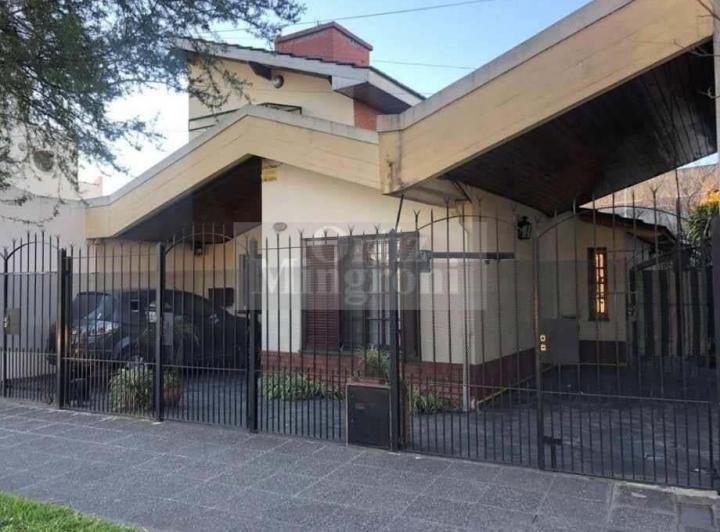 Casa · 110m² · 5 Ambientes · 2 Cocheras
