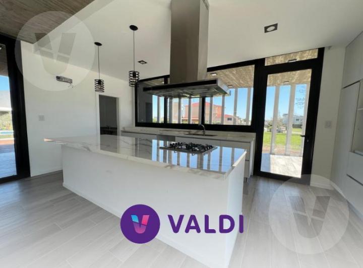 Casa · 198m² · 4 Ambientes · 1 Cochera
