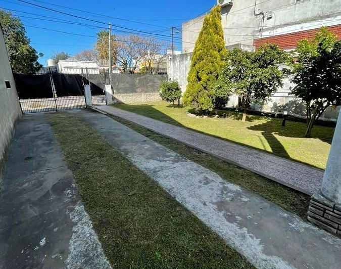 Casa · 105m² · 4 Ambientes · 5 Cocheras