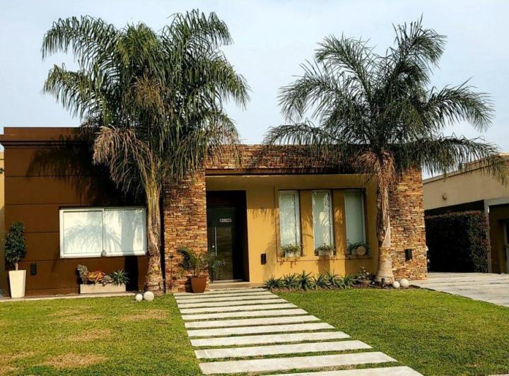 Casa · 180m² · 4 Ambientes · 2 Cocheras