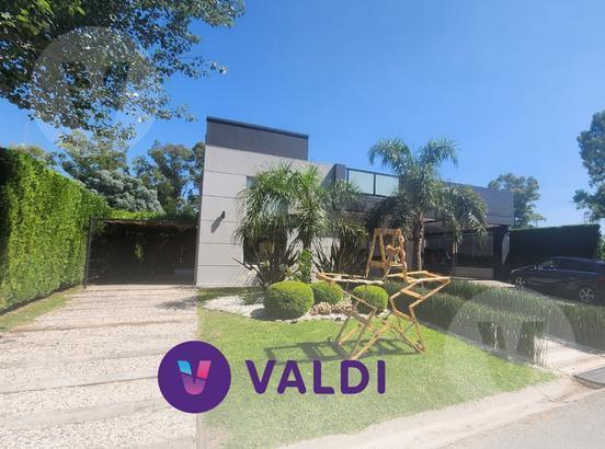Casa · 206m² · 3 Ambientes · 4 Cocheras
