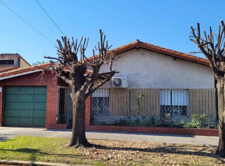 Casa · 225ha · 4 Ambientes · 1 Cochera
