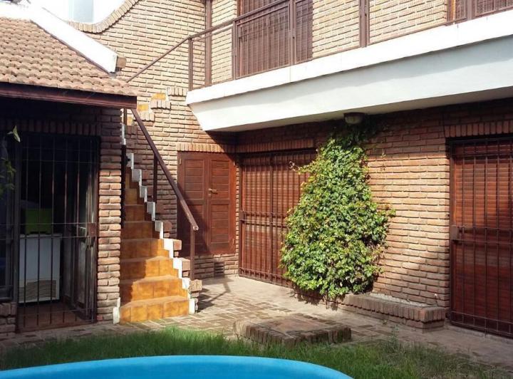 Casa · 200m² · 4 Ambientes · 1 Cochera