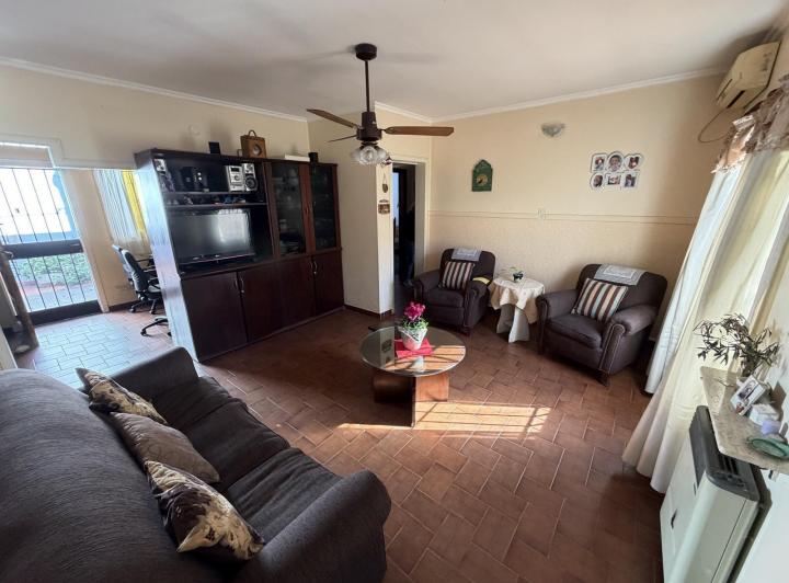 Casa · 127m² · 4 Ambientes · 2 Cocheras