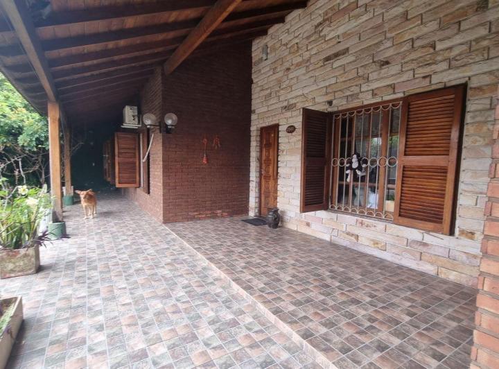 Casa · 336m² · 4 Ambientes · 2 Cocheras