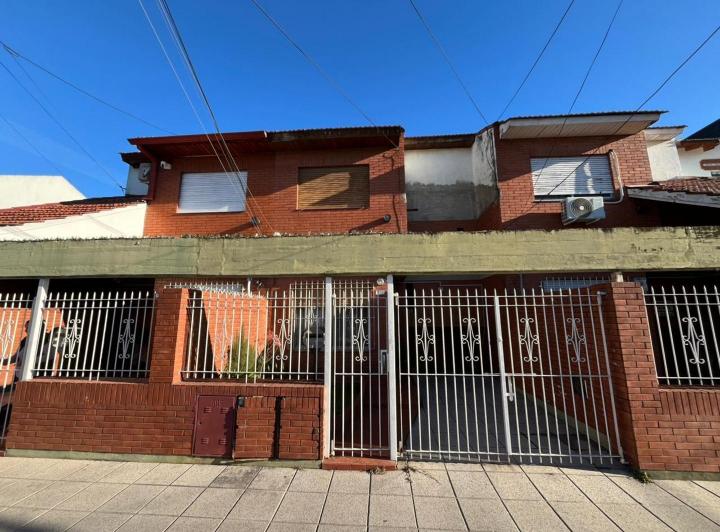 Casa · 94m² · 4 Ambientes · 1 Cochera