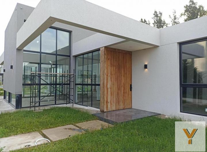 Casa · 200m² · 5 Ambientes