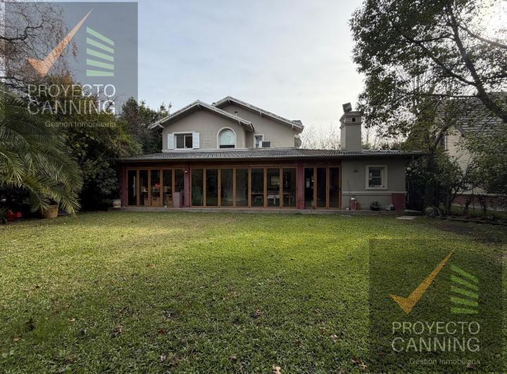 Casa · 220m² · 4 Ambientes · 4 Cocheras