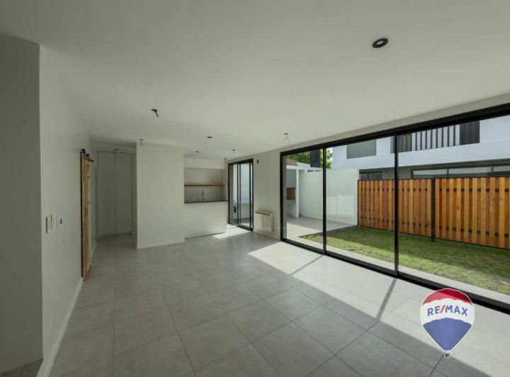 Casa · 112m² · 4 Ambientes · 2 Cocheras