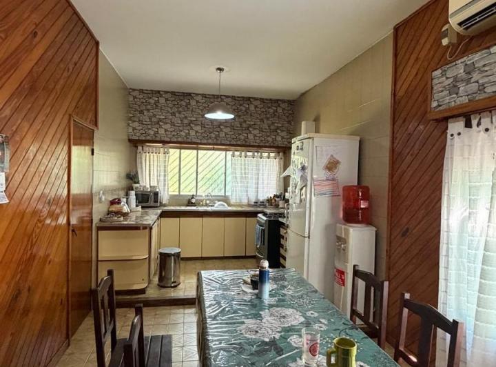 Casa · 240m² · 3 Ambientes · 1 Cochera