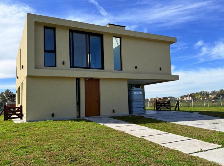 Casa · 232m² · 4 Ambientes · 2 Cocheras