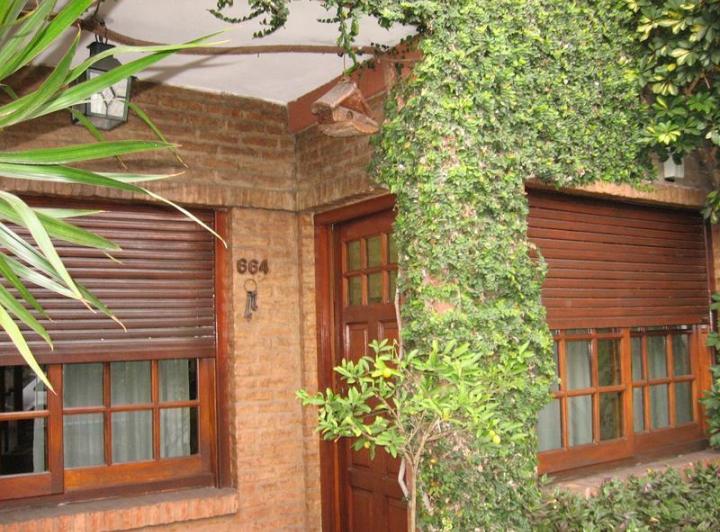 Casa · 190m² · 5 Ambientes · 2 Cocheras