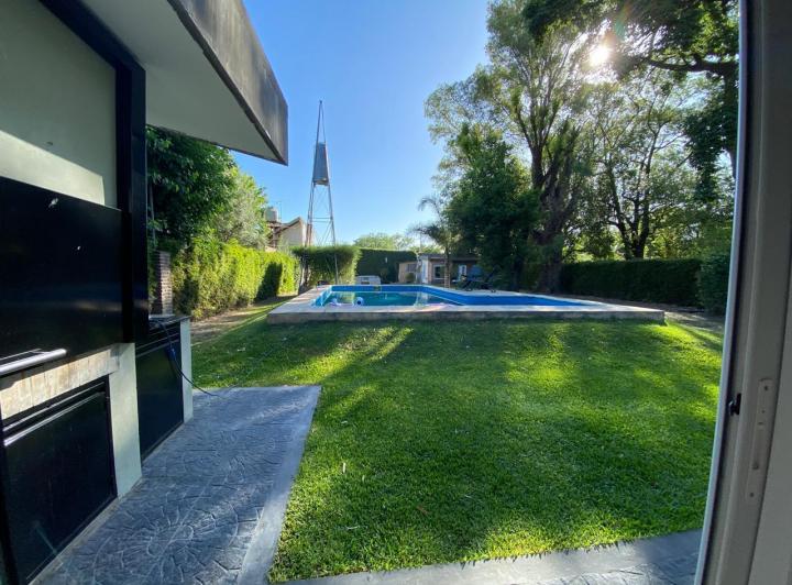 Casa · 250m² · 4 Ambientes · 1 Cochera