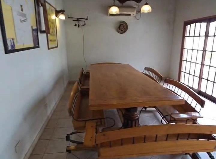Casa · 200m² · 6 Ambientes · 2 Cocheras