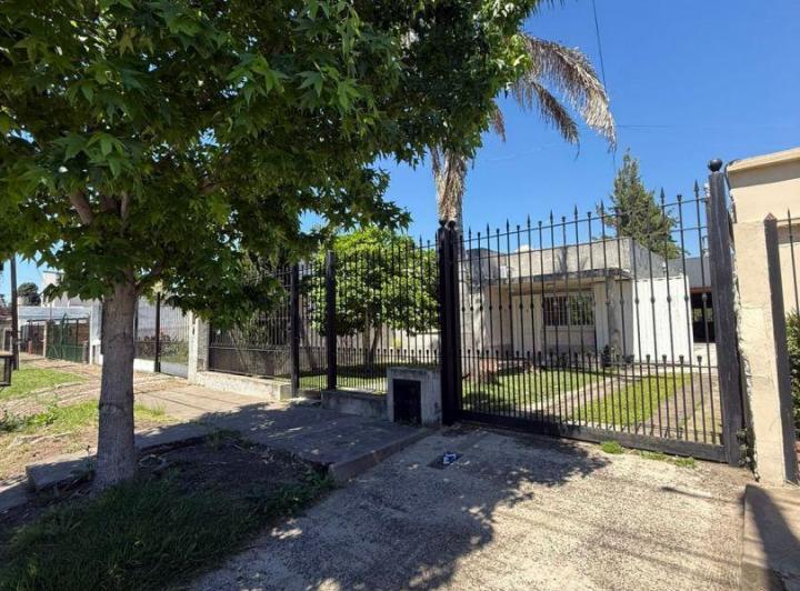 Casa · 190m² · 3 Ambientes · 4 Cocheras