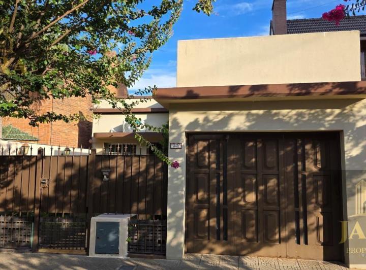 Casa · 94m² · 3 Ambientes · 1 Cochera