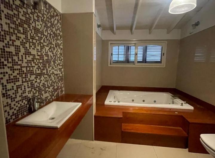 Casa · 190m² · 4 Ambientes · 1 Cochera