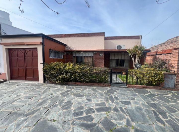 Casa · 150m² · 3 Ambientes · 1 Cochera