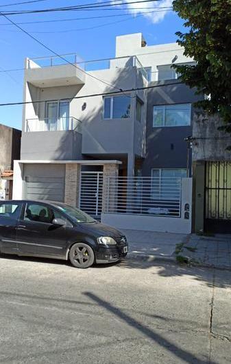 Casa · 250m² · 5 Ambientes · 1 Cochera
