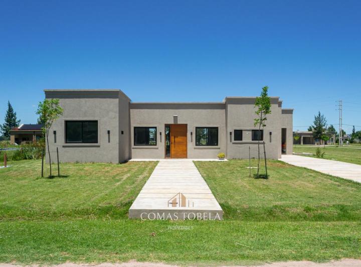Casa · 137m² · 4 Ambientes · 2 Cocheras