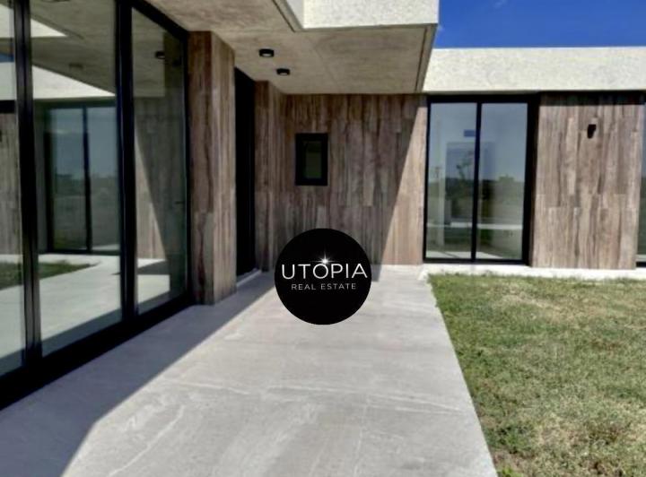 Casa · 186m² · 4 Ambientes · 2 Cocheras