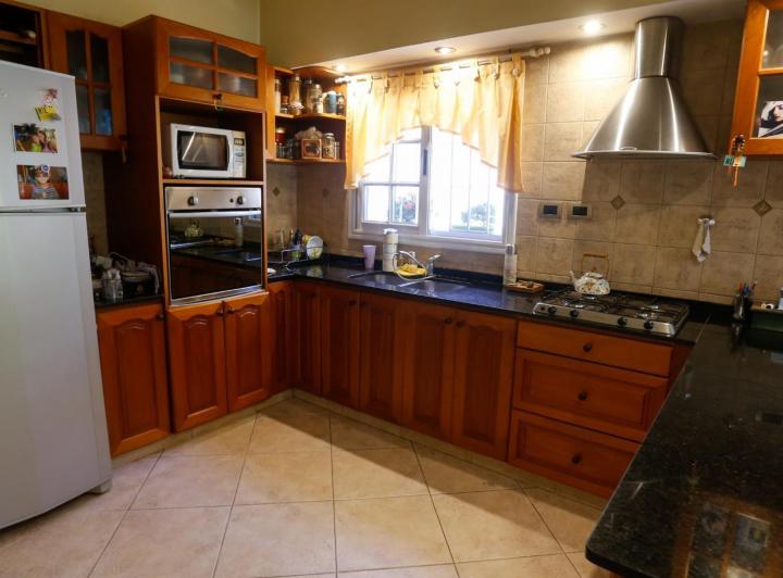 Casa · 120m² · 3 Ambientes · 2 Cocheras