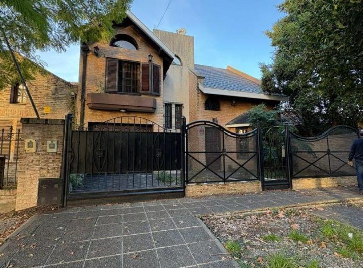 Casa · 180m² · 4 Ambientes · 1 Cochera