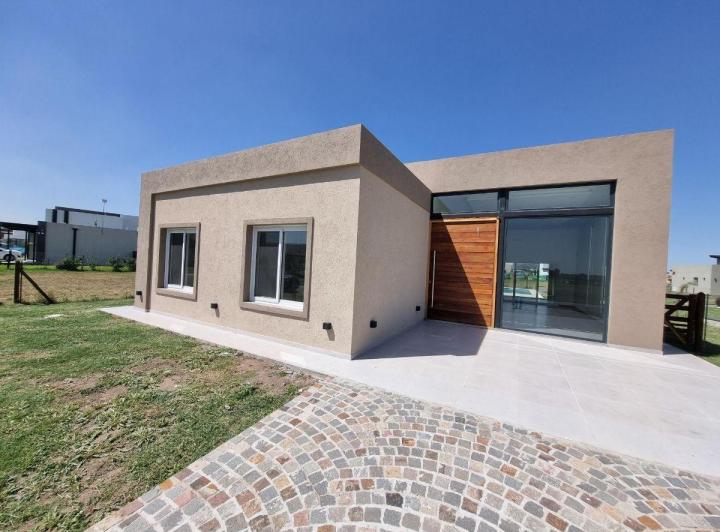 Casa · 170m² · 5 Ambientes · 2 Cocheras