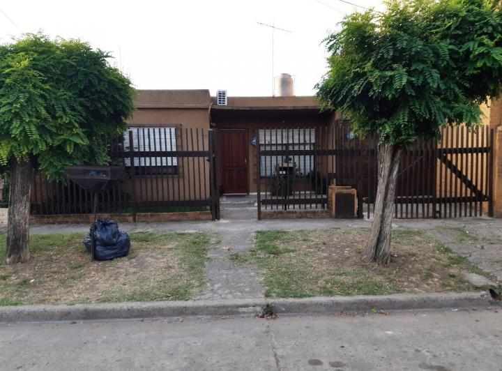 Casa · 115m² · 4 Ambientes · 2 Cocheras